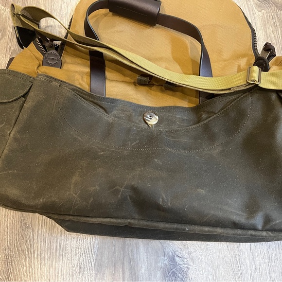 Filson Heritage Sportsman Bag - Men's Two-Tone Duffel Bag - Brown and Green - Picture 4 of 6